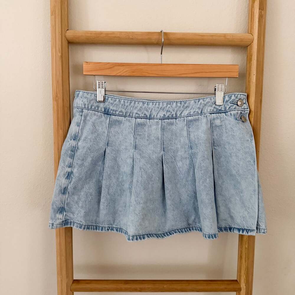 American Eagle Mini Skort Size 4 Light Wash Pleated Denim High Rise Y2K